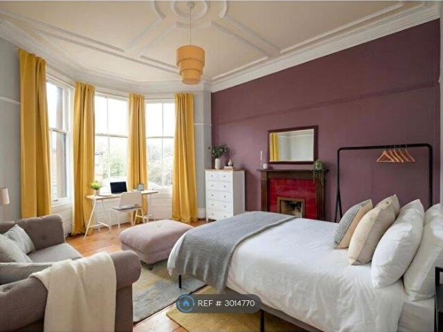 3 Bedroom Flat To Rent In Clarence Drive, Glasgow, G12