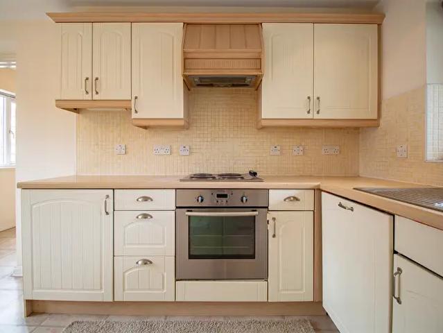 3 Bedroom Flat To Rent In Coach House Court, Loughborough, LE11