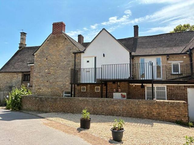 3 Bedroom Flat To Rent In Corn Street, Witney, OX28