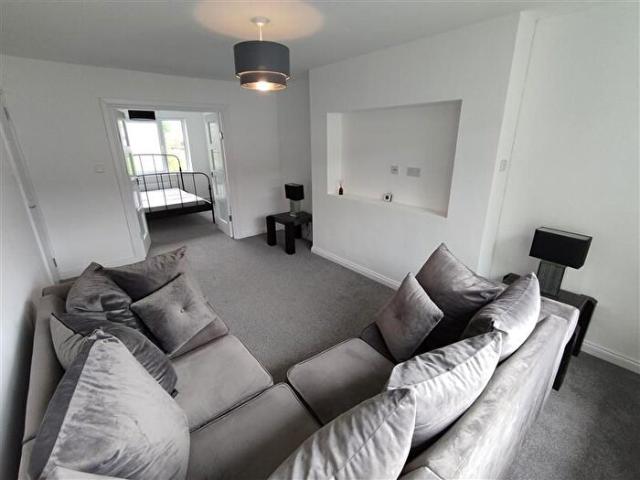 3 Bedroom Flat To Rent In Craigbo Avenue, Glasgow, G23