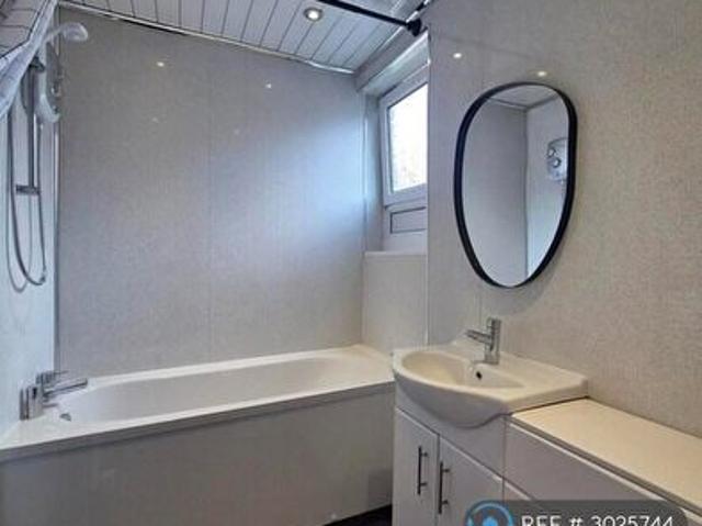 3 Bedroom Flat To Rent In Crofthill Road, Glasgow, G44
