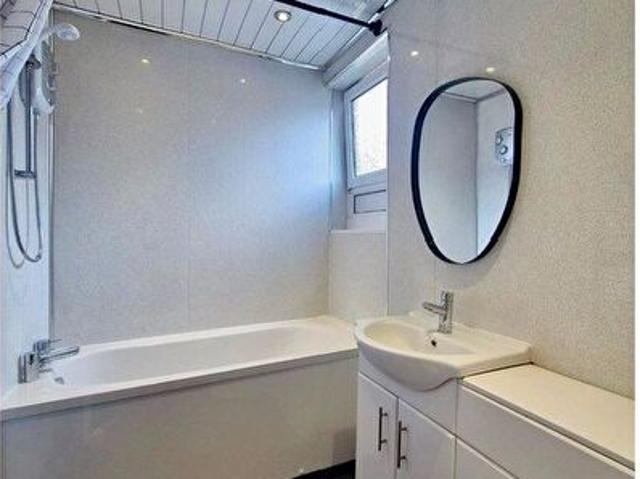 3 Bedroom Flat To Rent In Crofthill Road, Glasgow, G44