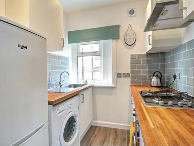 3 Bedroom Flat To Rent In Croftmont Avenue, Glasgow, G44