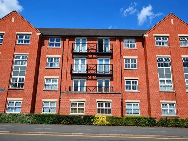 3 Bedroom Flat To Rent In Crown Apartments, Loughborough, LE11