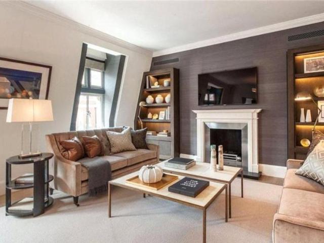 3 bedroom flat to rent in Duke Street, Mayfair, London, W1K