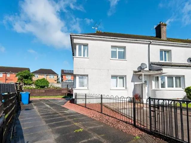 3 Bedroom Flat To Rent In Dumbuie Avenue, Dumbarton, G82