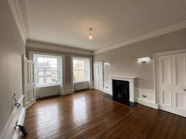 3 bedroom Flat to rent in Edinburgh