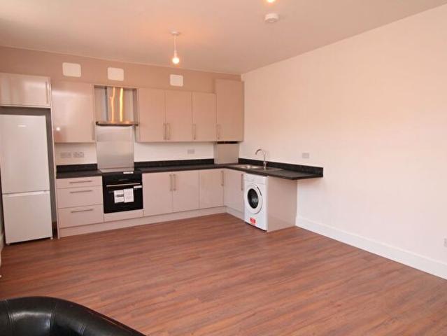 3 Bedroom Flat To Rent In Flat, Cambridge Road, B13