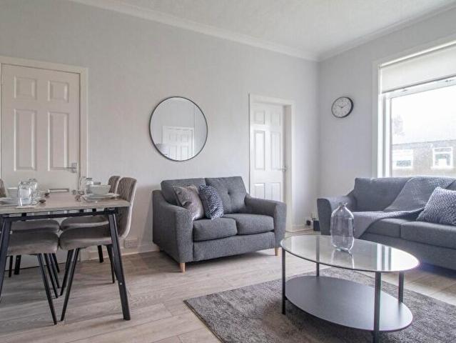 3 Bedroom Flat To Rent In Hartlaw Crescent, Glasgow, G52