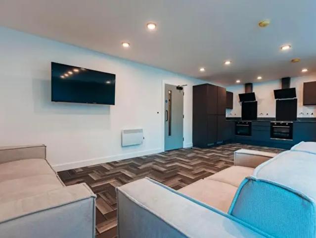 3 Bedroom Flat To Rent In High Road, Beeston, NG9