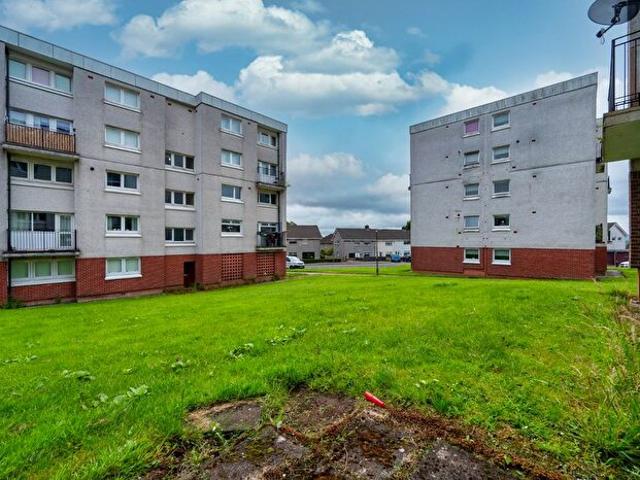 3 Bedroom Flat To Rent In Irving Court, Clydebank, West Dunbartonshire, G81