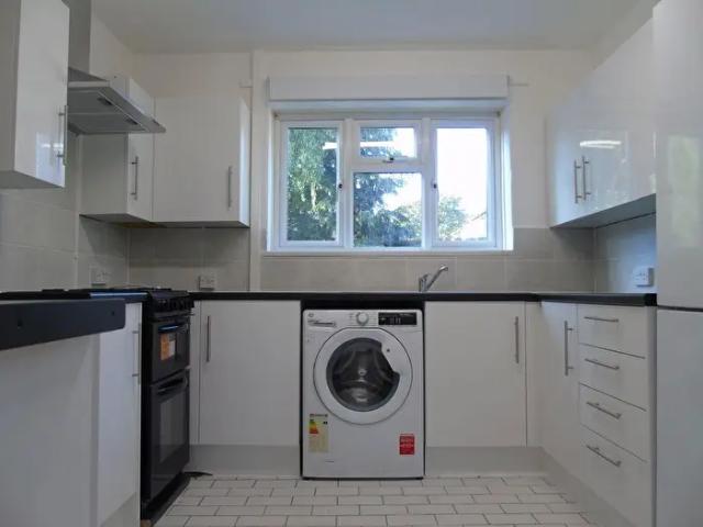 3 Bedroom Flat To Rent In John Buchan Road, Oxford, OX3