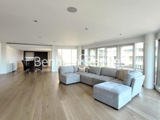 3 Bedroom flat to rent in Kew Bridge Road, Brentford, TW8