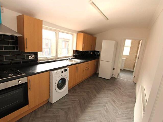 3 Bedroom Flat To Rent In Kettering Road, Northampton, NN1