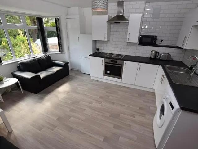 3 Bedroom Flat To Rent In London Road, Northampton, NN4