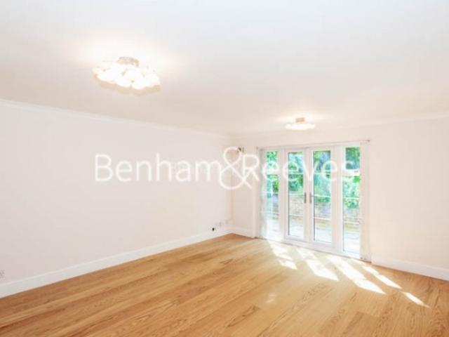 3 Bedroom flat to rent in Parkhill Road, Belsize Park, NW3