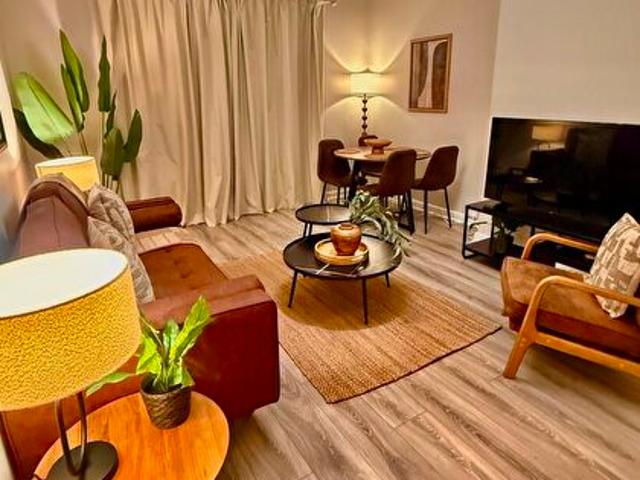 3 Bedroom Flat To Rent In Pine Grove, FK2