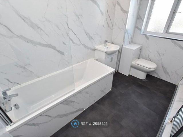 3 Bedroom Flat To Rent In Vanguard Way, Renfrew, PA4