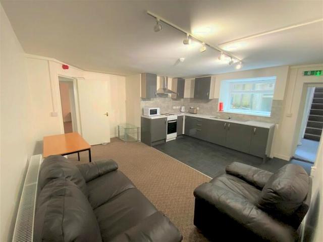 3 Bedroom Flat To Rent In Victoria Terrace, Aberystwyth, SY23
