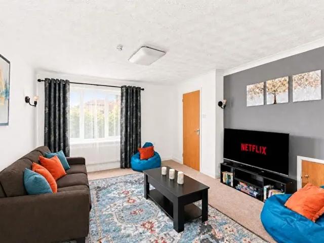 3 Bedroom Flat To Rent In Walton, MK7