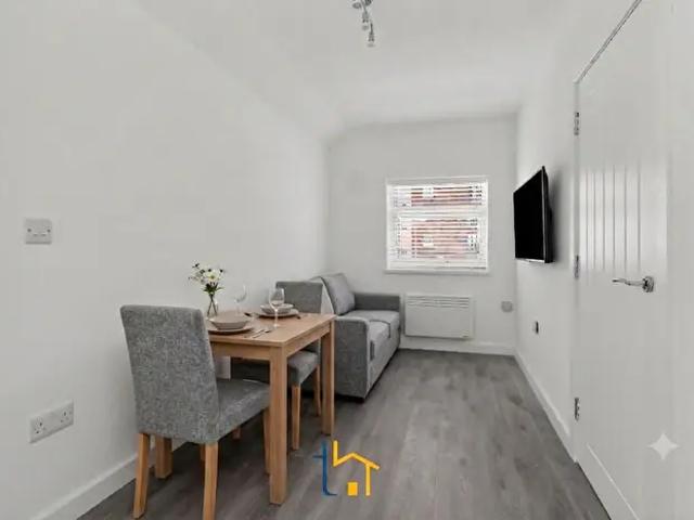 3 Bedroom Flat To Rent In Western Road, Leicester, LE3