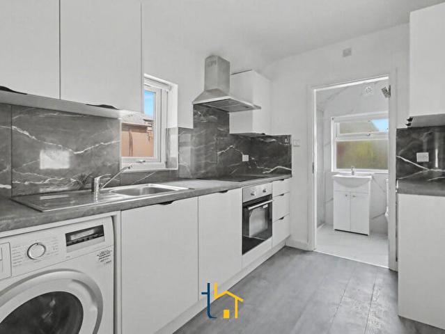 3 Bedroom Flat To Rent In Western Road, Leicester, LE3