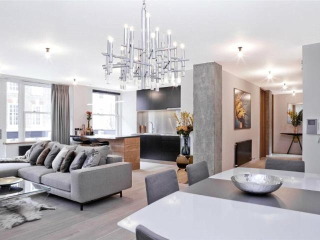 3 bedroom Flat to rent in Weymouth Street, Marylebone, London, W1W
