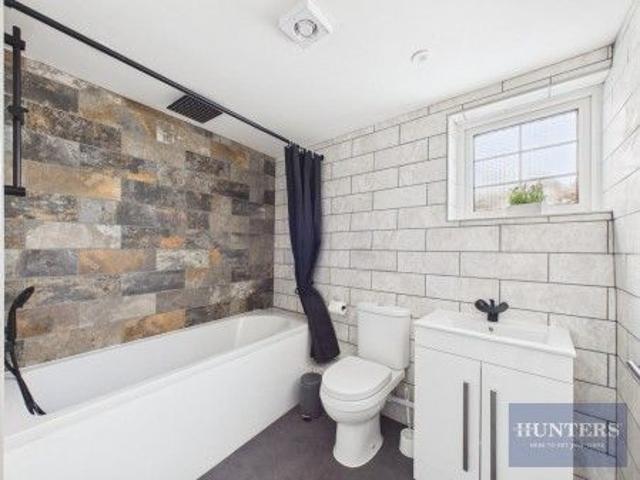 3 bedroom Flat To Rent Total Size: 1087 SQ FT