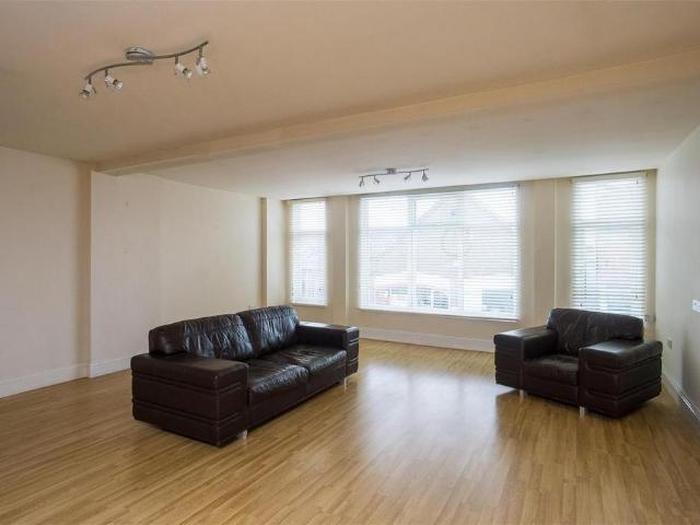 3 bedroom flat to rent