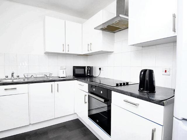 3 bedroom flat to rent