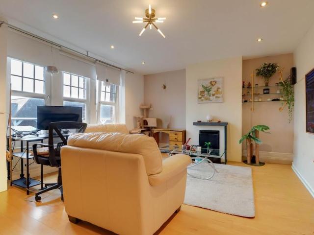 3 bedroom flat to rent