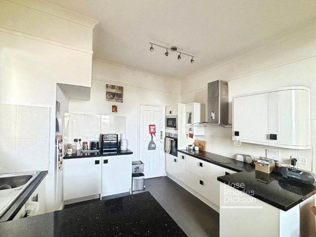3 bedroom flat to rent