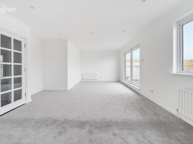 3 bedroom flat to rent