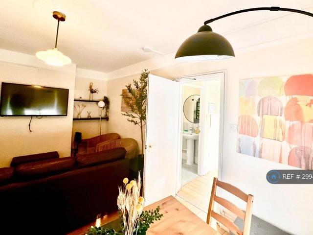 3 bedroom flat to rent