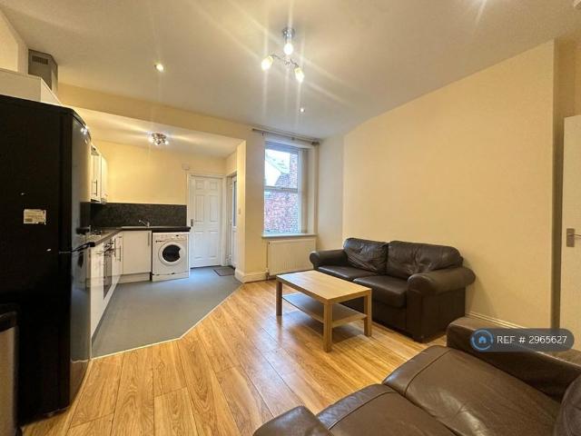 3 bedroom flat to rent