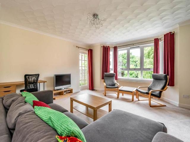 3 bedroom flat to rent
