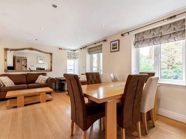 3 bedroom flat to rent