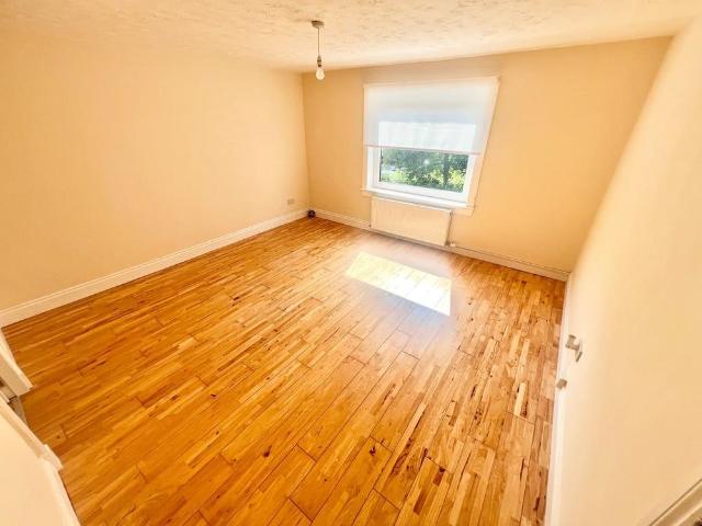3 bedroom flat to rent