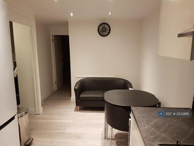 3 bedroom flat to rent