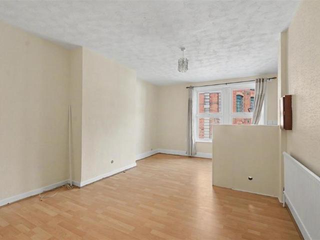 3 bedroom flat to rent