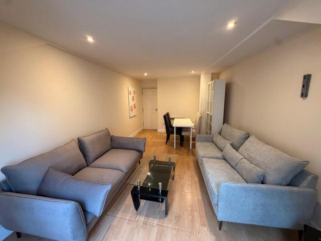 3 bedroom Flat To Rent
