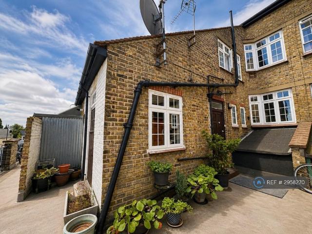 3 bedroom flat to rent