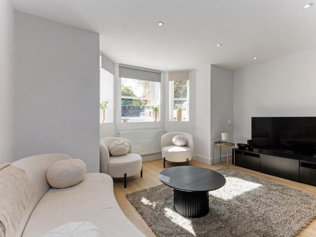3 bedroom flat to rent