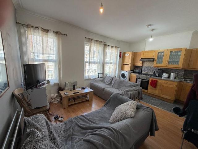 3 bedroom flat to rent