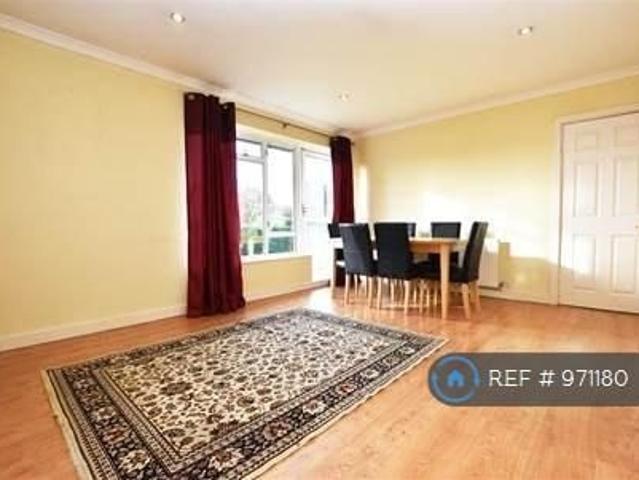 3 bedroom flat to rent