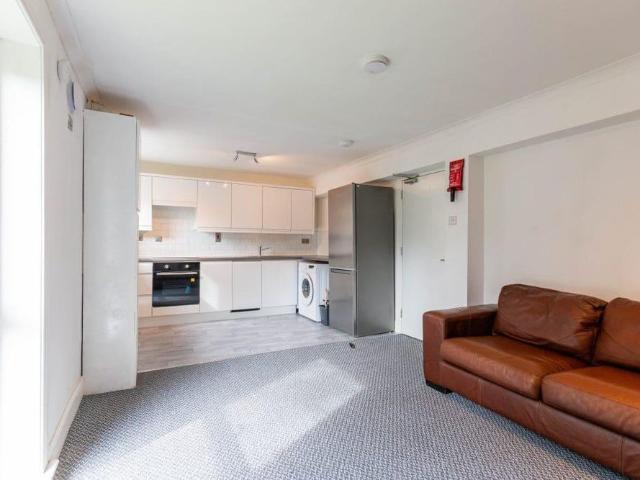 3 bedroom flat to rent