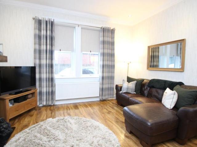 3 bedroom flat to rent