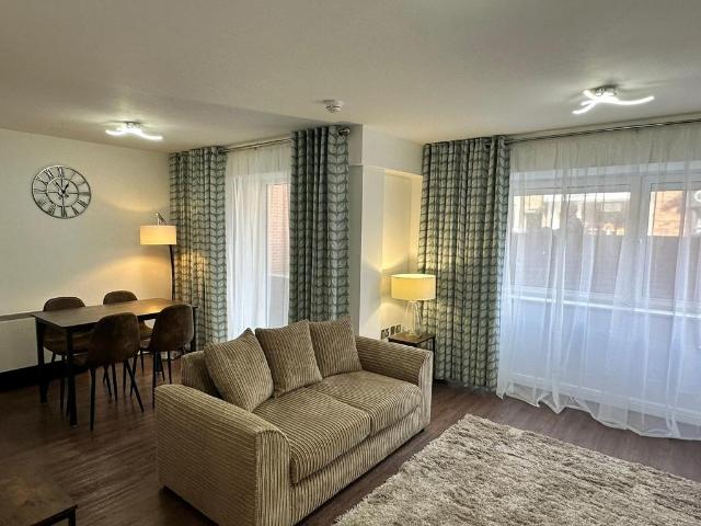 3 bedroom flat to rent