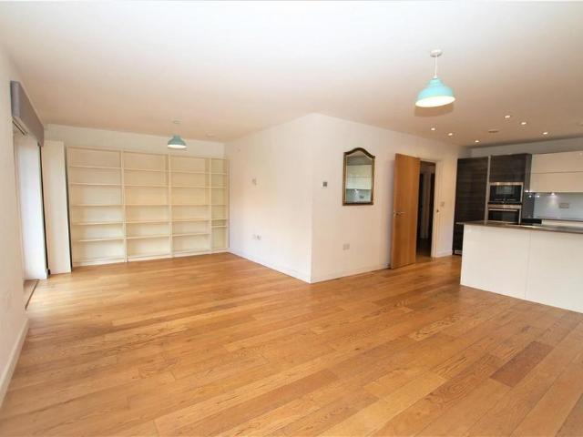 3 bedroom flat to rent