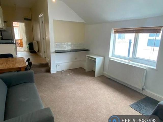 3 bedroom flat to rent